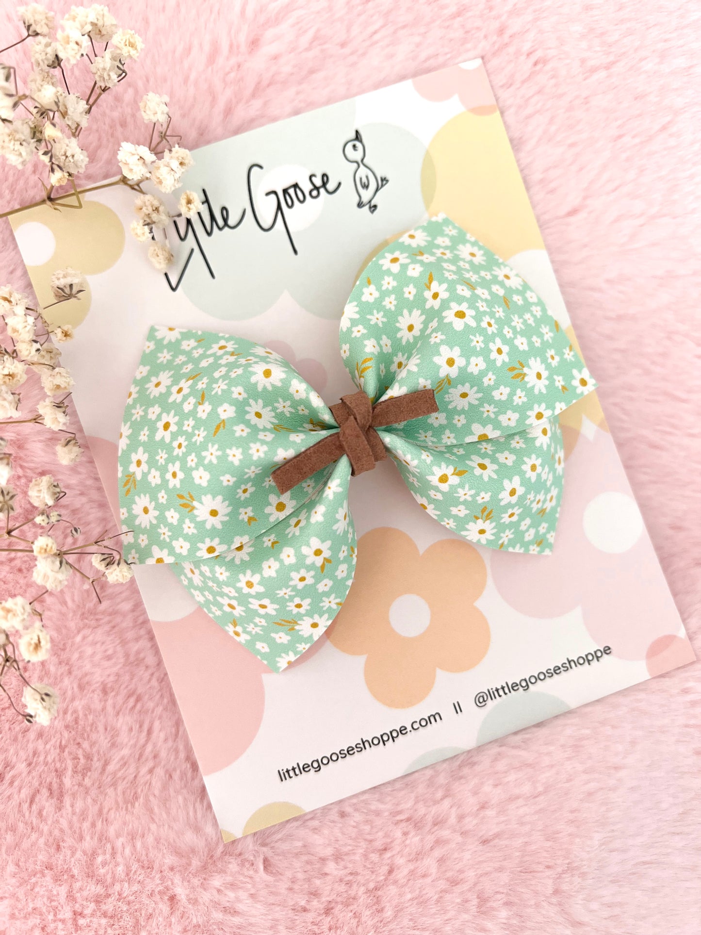 Mint Green Daisies // Lena Bow