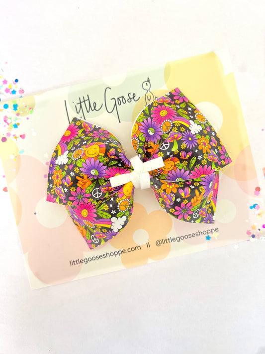 Too Groovy // Lena Bow